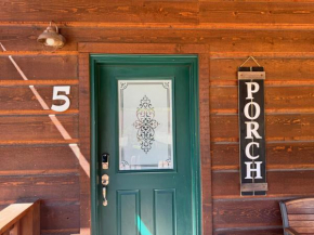 The Loose Moose Lodge #5 Winter Escape Near RMNP